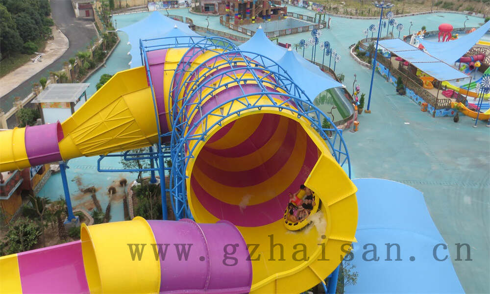 如何进行水上乐园设备的泵送装置检查?